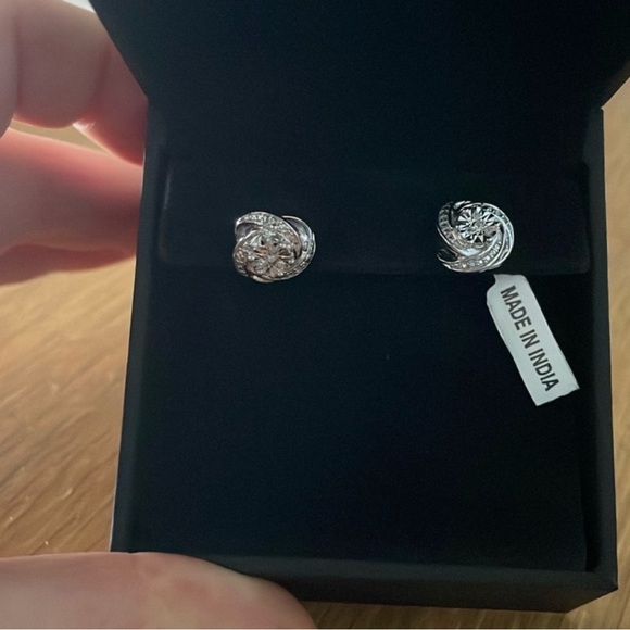 NIB Kay Jewelers Love Knot Sterling Silver Earrings with Diamond Accents - Picture 5 of 5